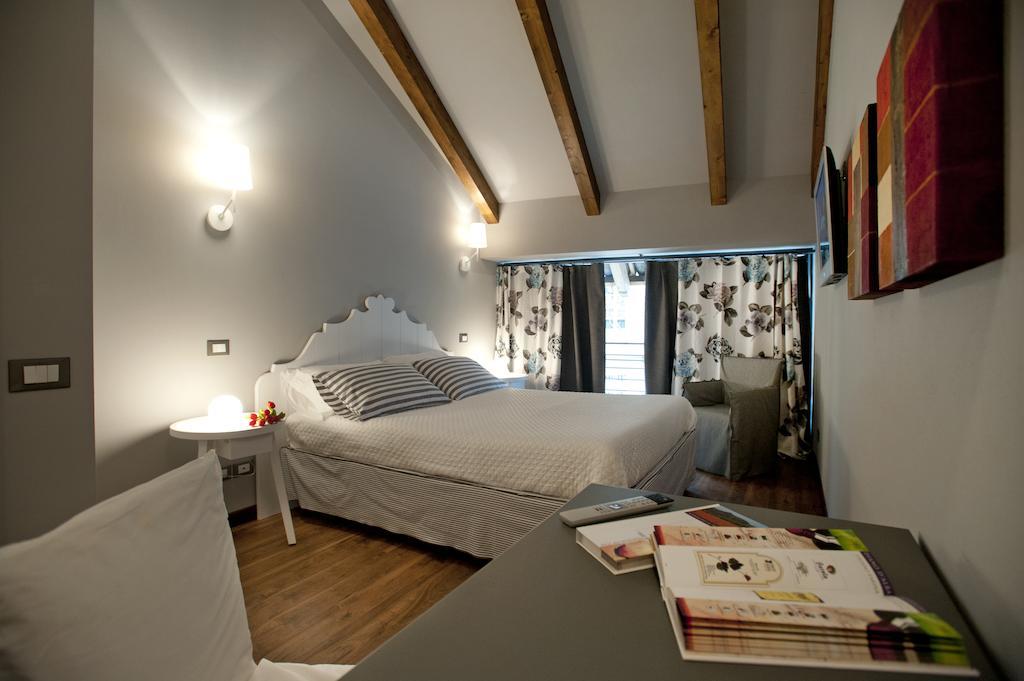 Bed and Breakfast Vinoteca La Sacrestia Alba  Zimmer foto