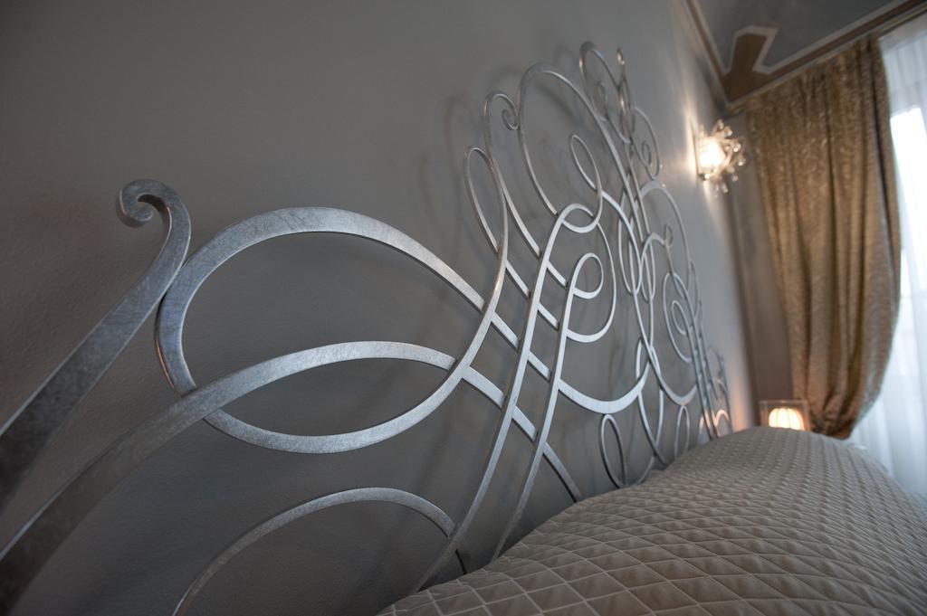 Bed and Breakfast Vinoteca La Sacrestia Alba  Zimmer foto